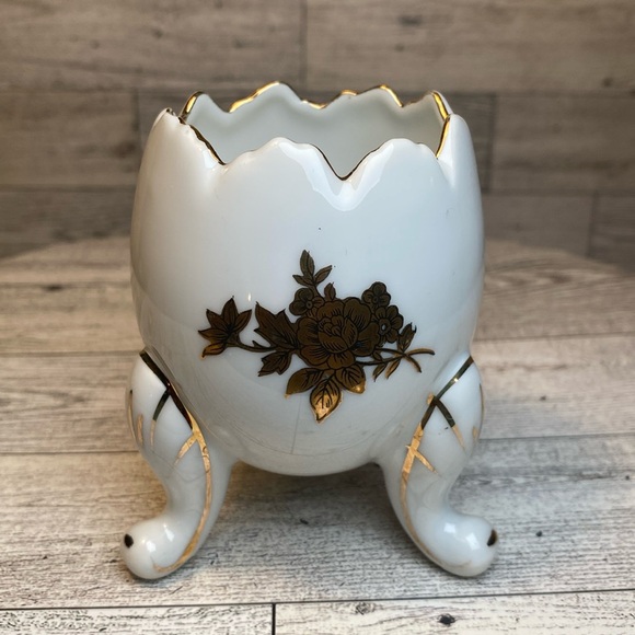 Vintage Napcoware Footed Cracked Egg C-6838 White and Metallic Gold - Picture 1 of 7